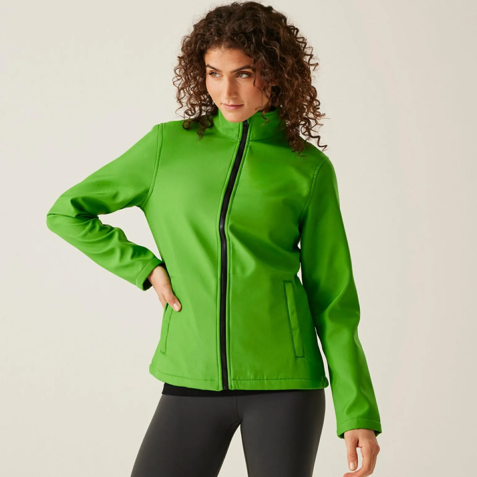 Damski softshell Ablaze | Zielono-czarny