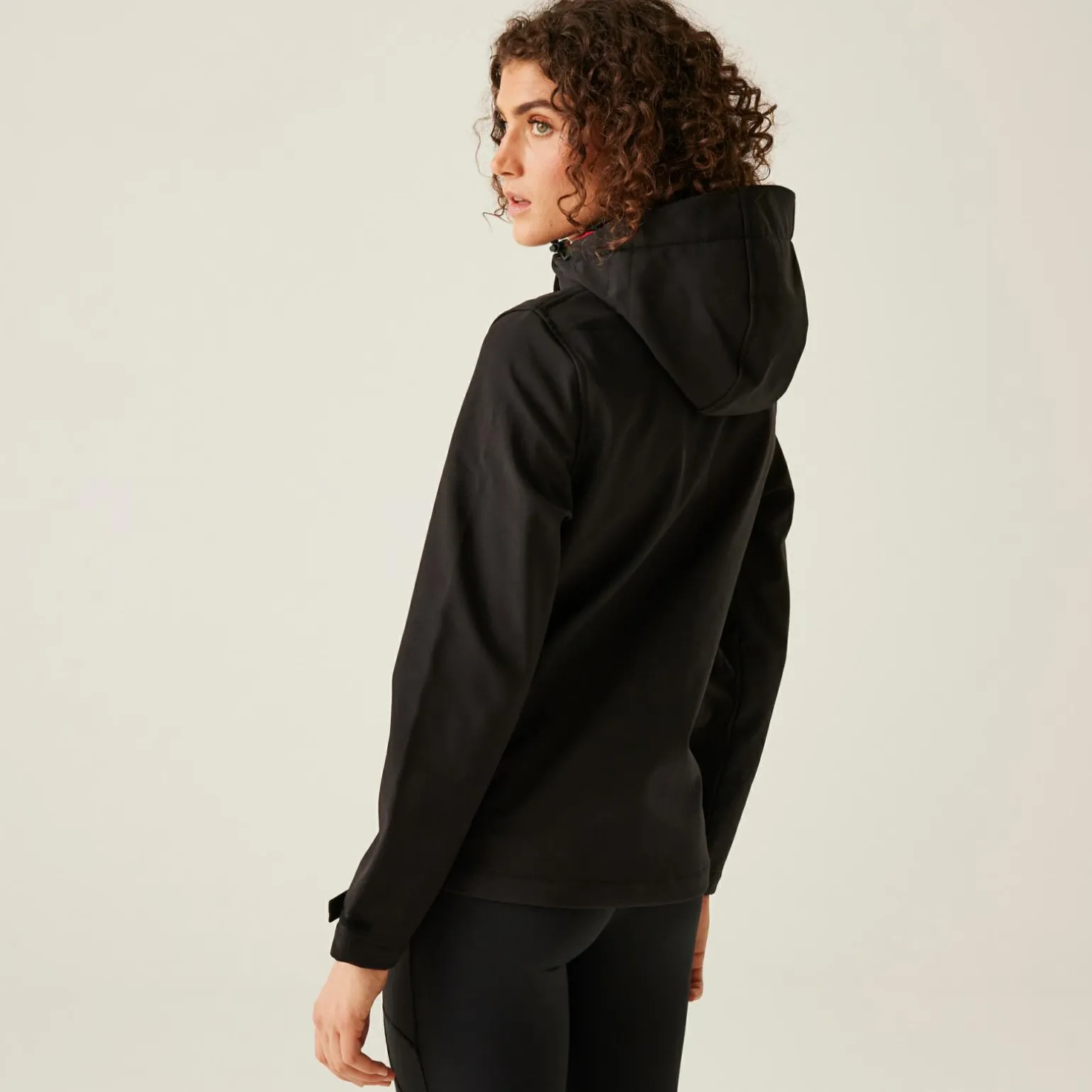 Damski softshell z kapturem Venturer | Czarno-czerwony