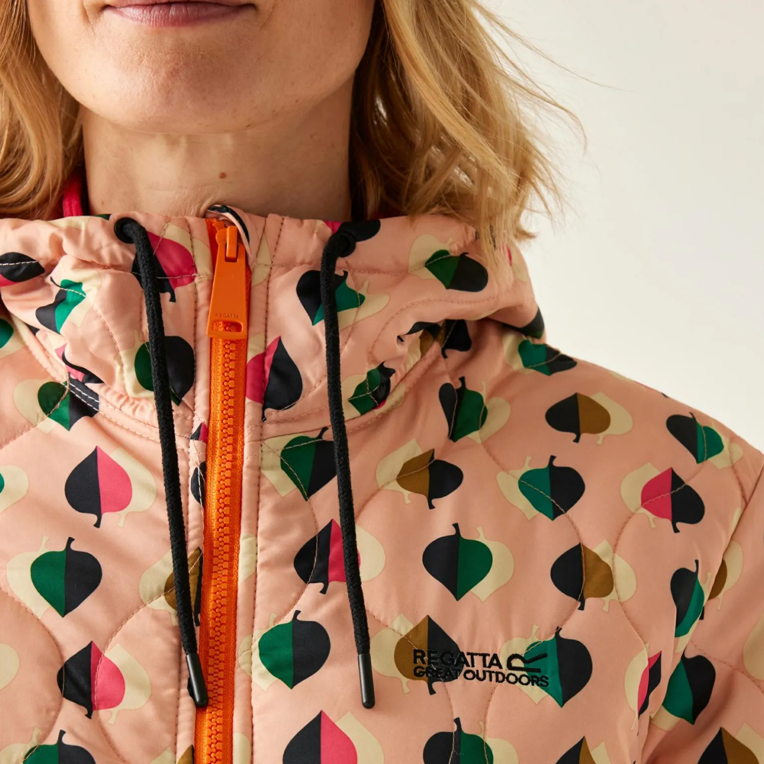 Orla Kiely - Damska kurtka ocieplana Waterproof | Czarny w różowy wzór